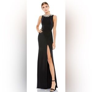 Mac Duggal Fitted Silhouette Gown with Crew Neckline Size 4 Style 26516